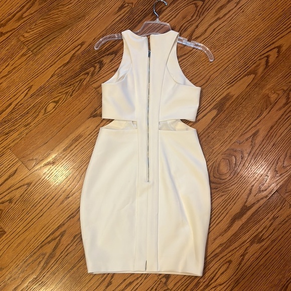Elizabeth and James Woman’s White Cutout Dress Size 2 - Picture 6 of 7